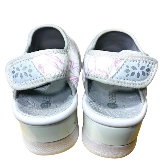 Bzees Spirit White Lilas Wedge Platform Sandals Comfort Floral Neoprene Shoes 9 - Picture 4 of 15